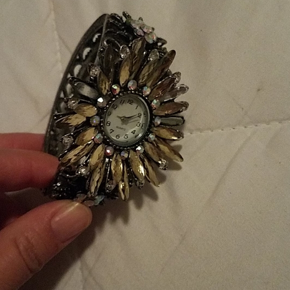 Watch - Picture 2 of 4